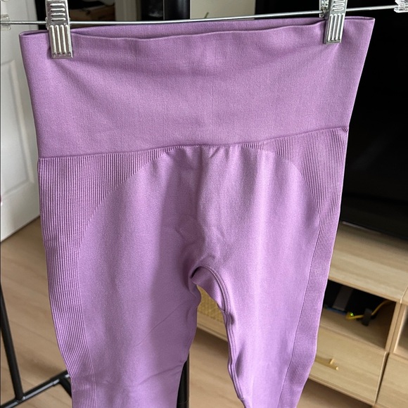 SET Active Women’s Leggings. Size Medium. Excellent Condition. 22” inseam. - Picture 5 of 6